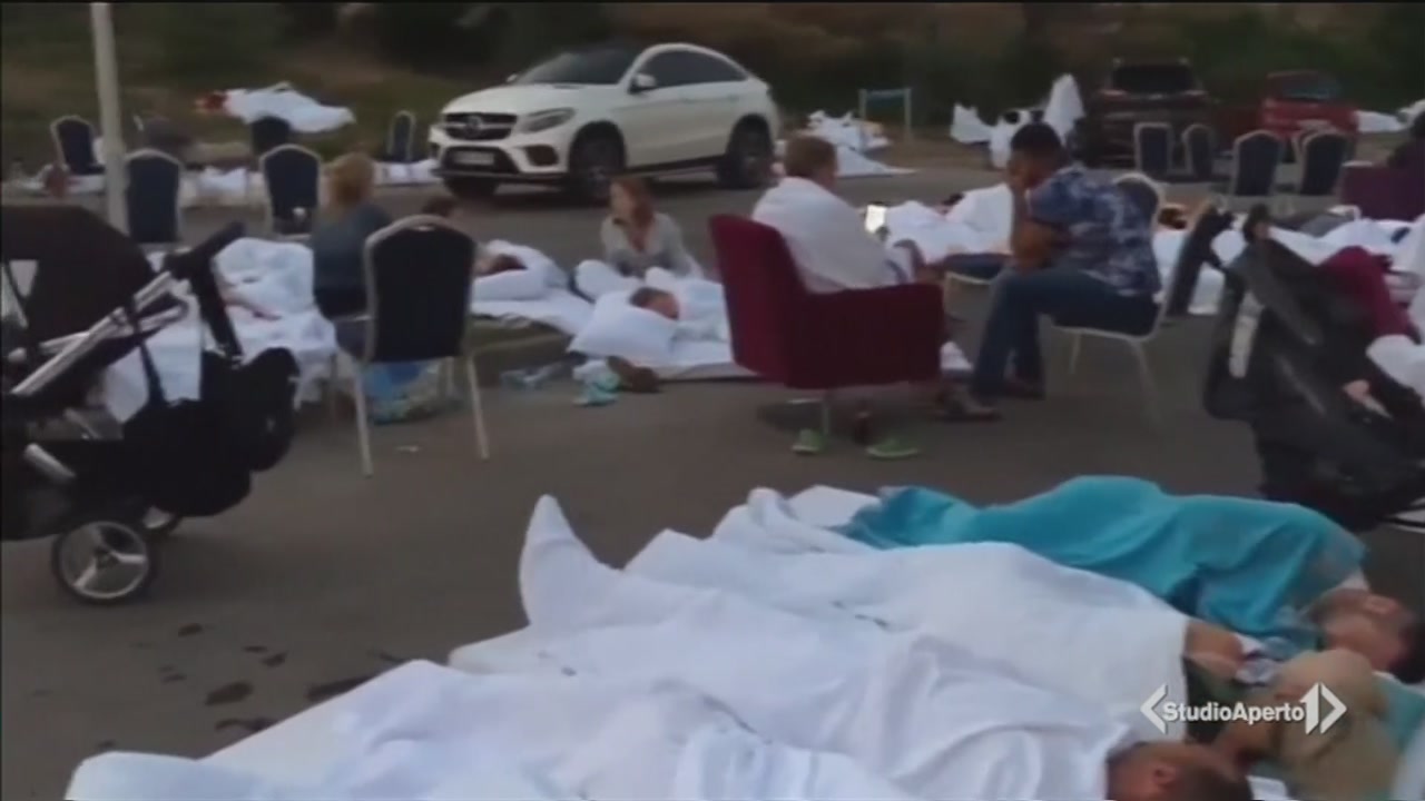 Scosse e tsunami, fuga da Kos Scosse e tsunami, fuga da Kos