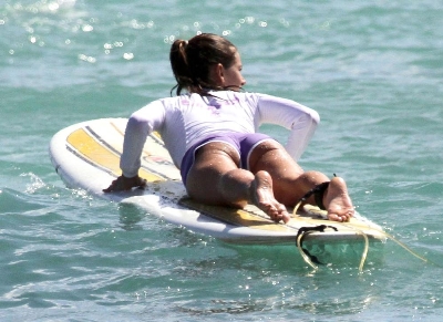 Alessandra Ambrosio  on Alessandra Ambrosio Surfista Hot  La Modella In Vacanza Alle Hawaii