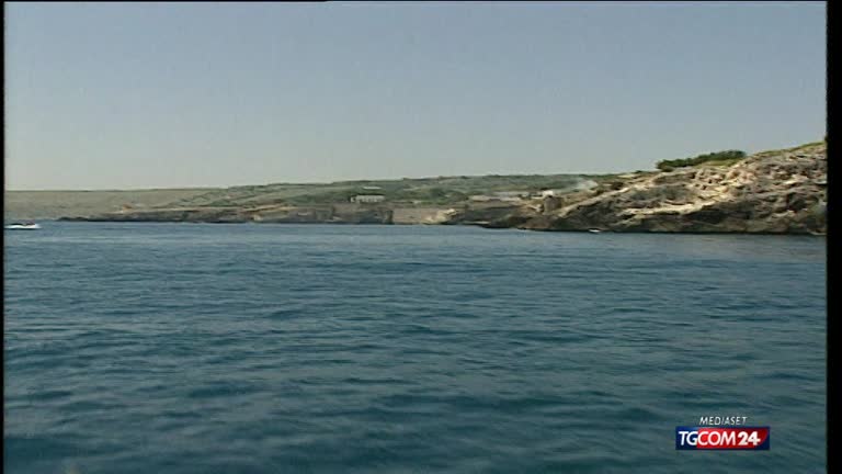 Salento, tratti di costa chiusi per i crolli Salento, tratti di costa chiusi per i crolli