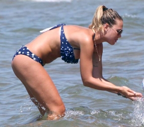 Corpi da spiaggia, vota la più bella
