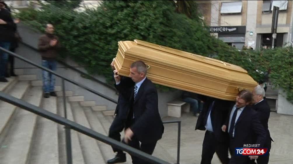 Travolto da bus a Roma: commozione ai funerali Travolto da bus a Roma: commozione ai funerali
