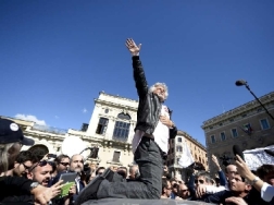 Beppe Grillo a Ss Apostoli (Tgcom24.it)