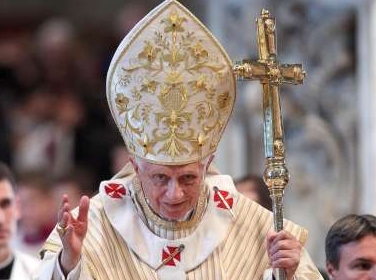 Papa: non combattere solo spread