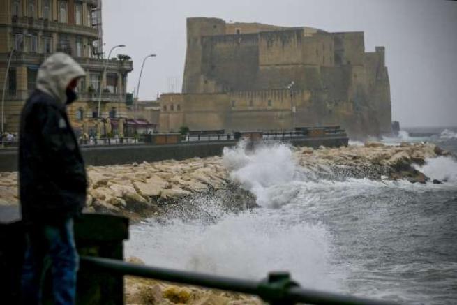 Image result for tempesta sul golfo di napoli
