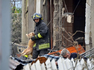 Preparava botti,muore in esplosione