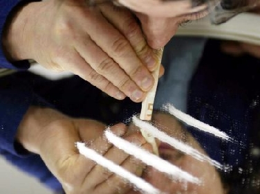 Adolescenti, cresce l'uso di droga