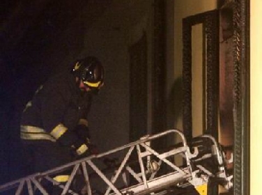 Bologna, rogo in casa: muore donna