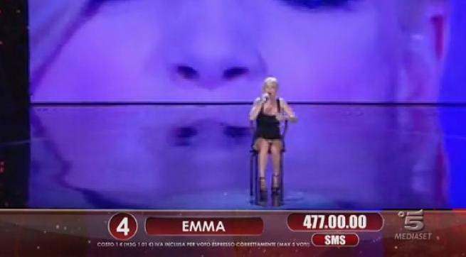 Emma-Marrone-Hot-mostra-slip