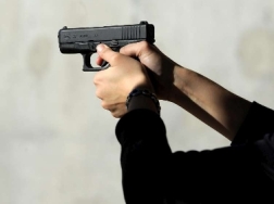 [ANGELI VOLATI IN CIELO] Antonio Muto ha ucciso in un bar a bruciapelo Antonio Lapena, e poi ha rivolto la pistola verso la titolare, colpendola con due proiettili.