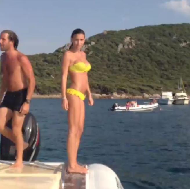 claudia-galanti-hot-capezzoli-seno-lato-b