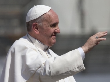 Papa: Difendiamo bambini da abusi 