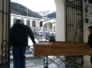 Bergamo,cade in dirupo:16enne morta