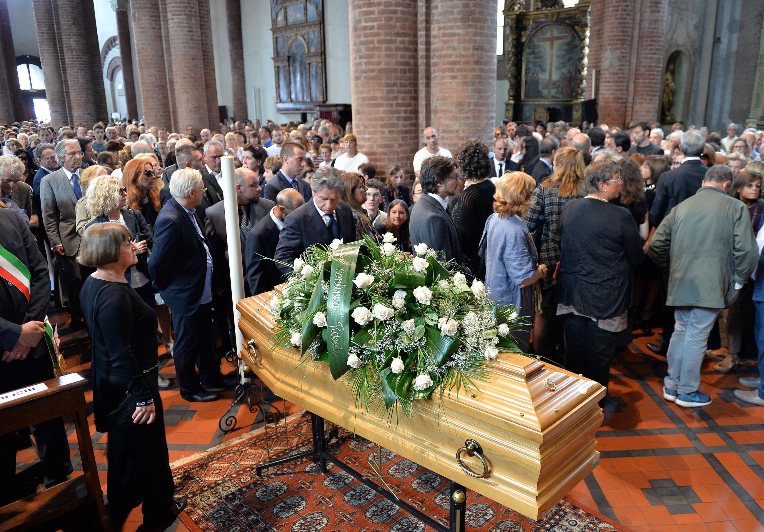 Giorgio Faletti Oltre Cinquemila Ai Funerali Tgcom24