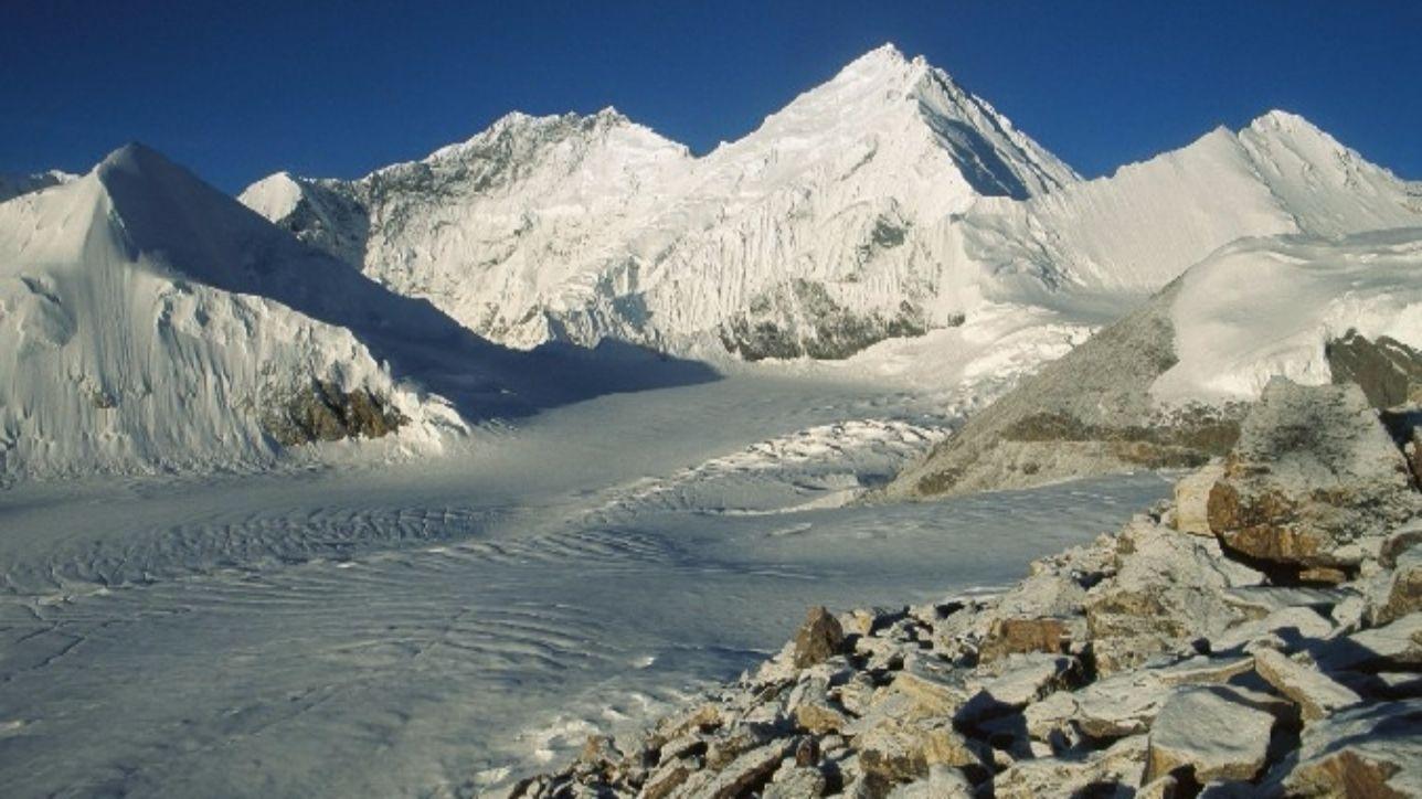 I ghiacciai himalayani diminuiranno di un terzo entro il 2100: a rischio le riserve idriche dell'Asia