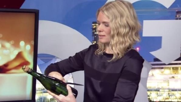 Canada, sommelier prova ad aprire champagne con coltello da cucina